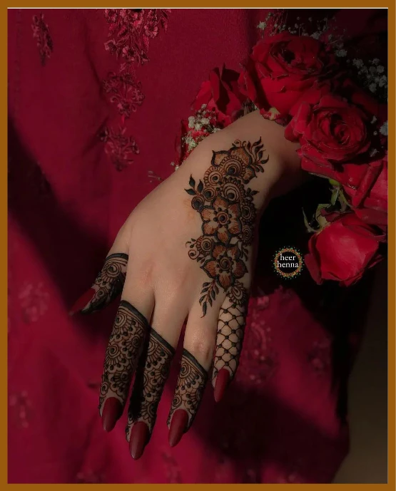 Aesthetic Back Hand Designs